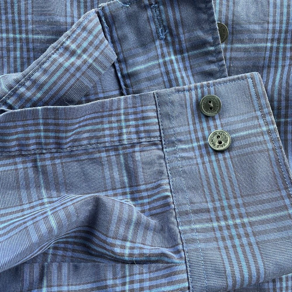 Kenneth Cole Reaction slim fit long sleeve, button down shirt - Men's Large - Picture 11 of 11